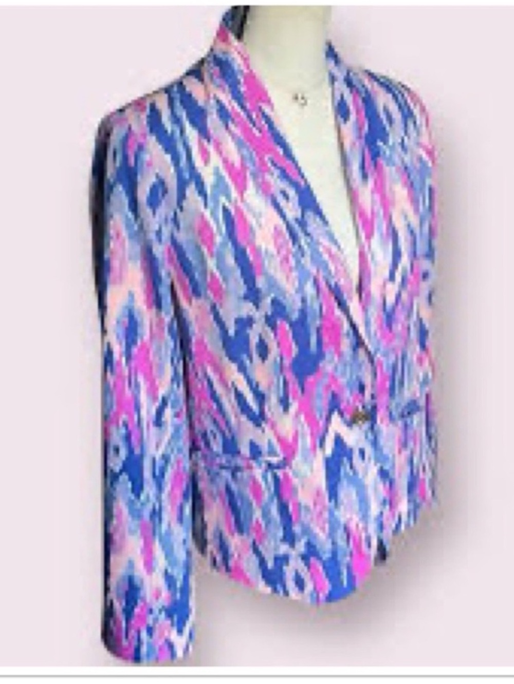 Size 8 Limited Addition Lilly Pulitzer
Saffron
Amethyst One Too Many Blazer